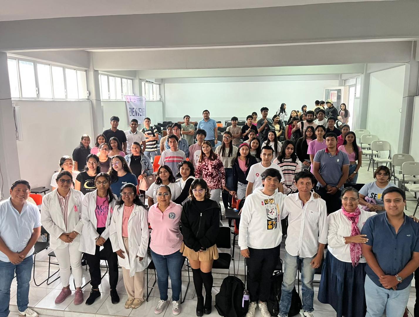 conferencia “𝐍𝐮𝐞𝐯𝐚𝐬 𝐠𝐞𝐧𝐞𝐫𝐚𝐜𝐢𝐨𝐧𝐞𝐬, 𝐧𝐮𝐞𝐯𝐚𝐬 𝐟𝐨𝐫𝐦𝐚𝐬 𝐝𝐞 𝐚𝐩𝐫𝐞𝐧𝐝𝐞𝐫: 𝐋𝐚 𝐓𝐮𝐭𝐨𝐫í𝐚 𝐭𝐞 𝐀𝐜𝐨𝐦𝐩𝐚ñ𝐚” 📚
